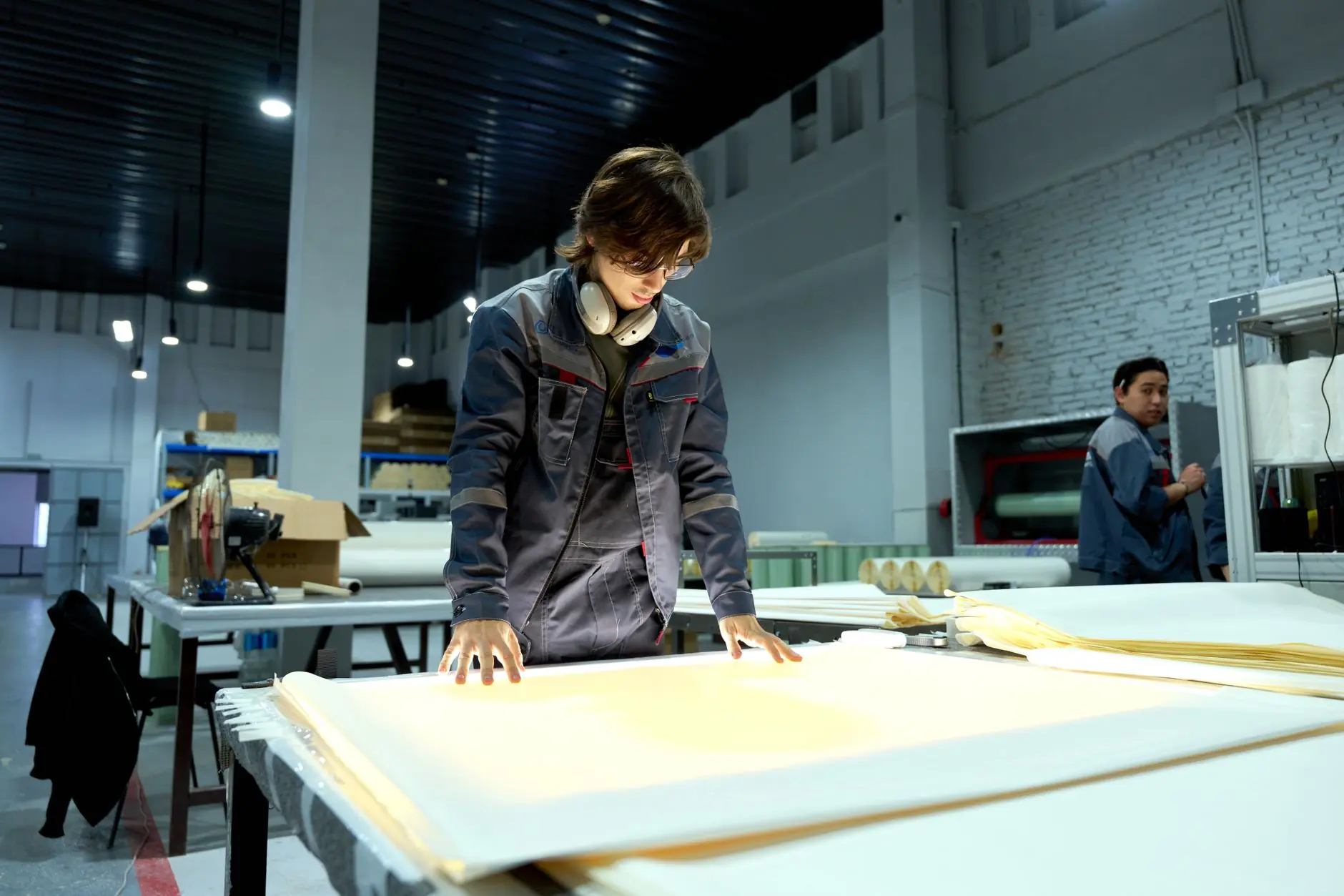 数字艺术互动装置在展览展示中的应用场景与案例分析