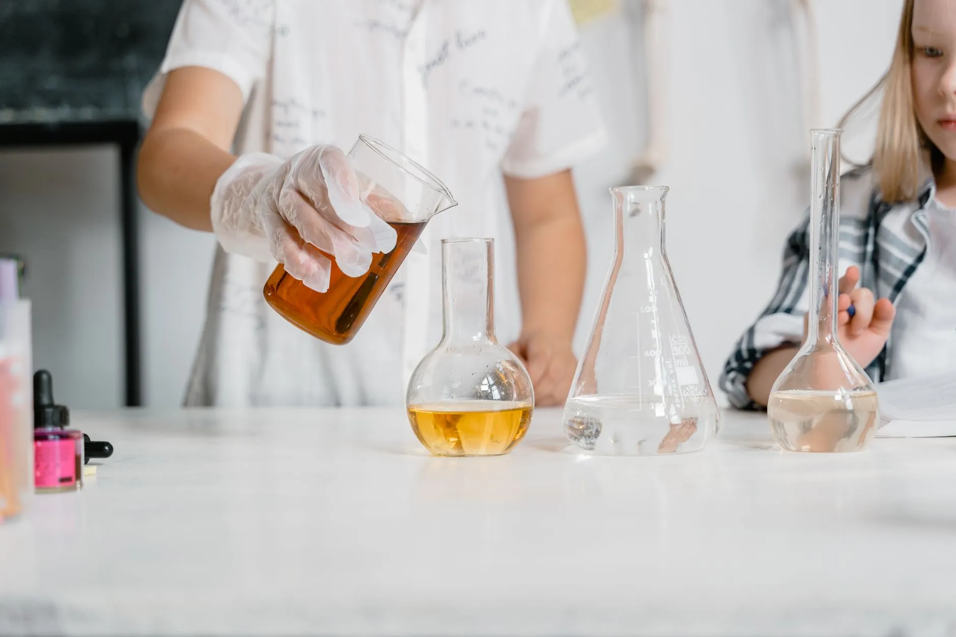 互动装置在展览展示行业中的创新应用场景分析